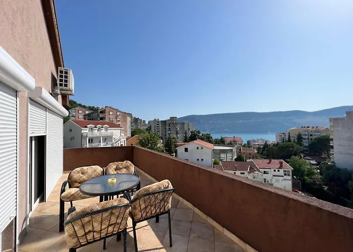 Apartments Lav Costas