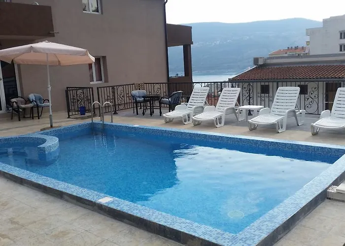 Apartments Lav Costas