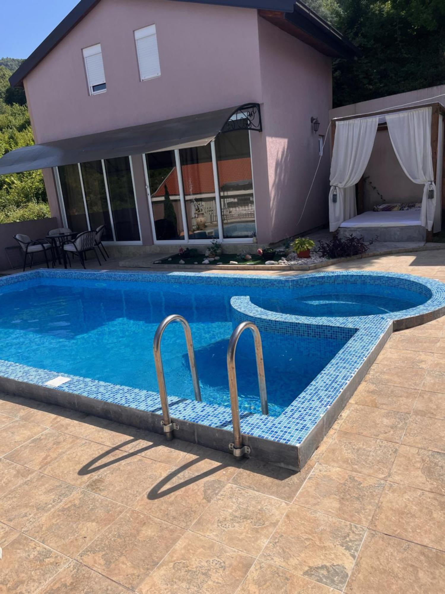 Lav Costas Apartment