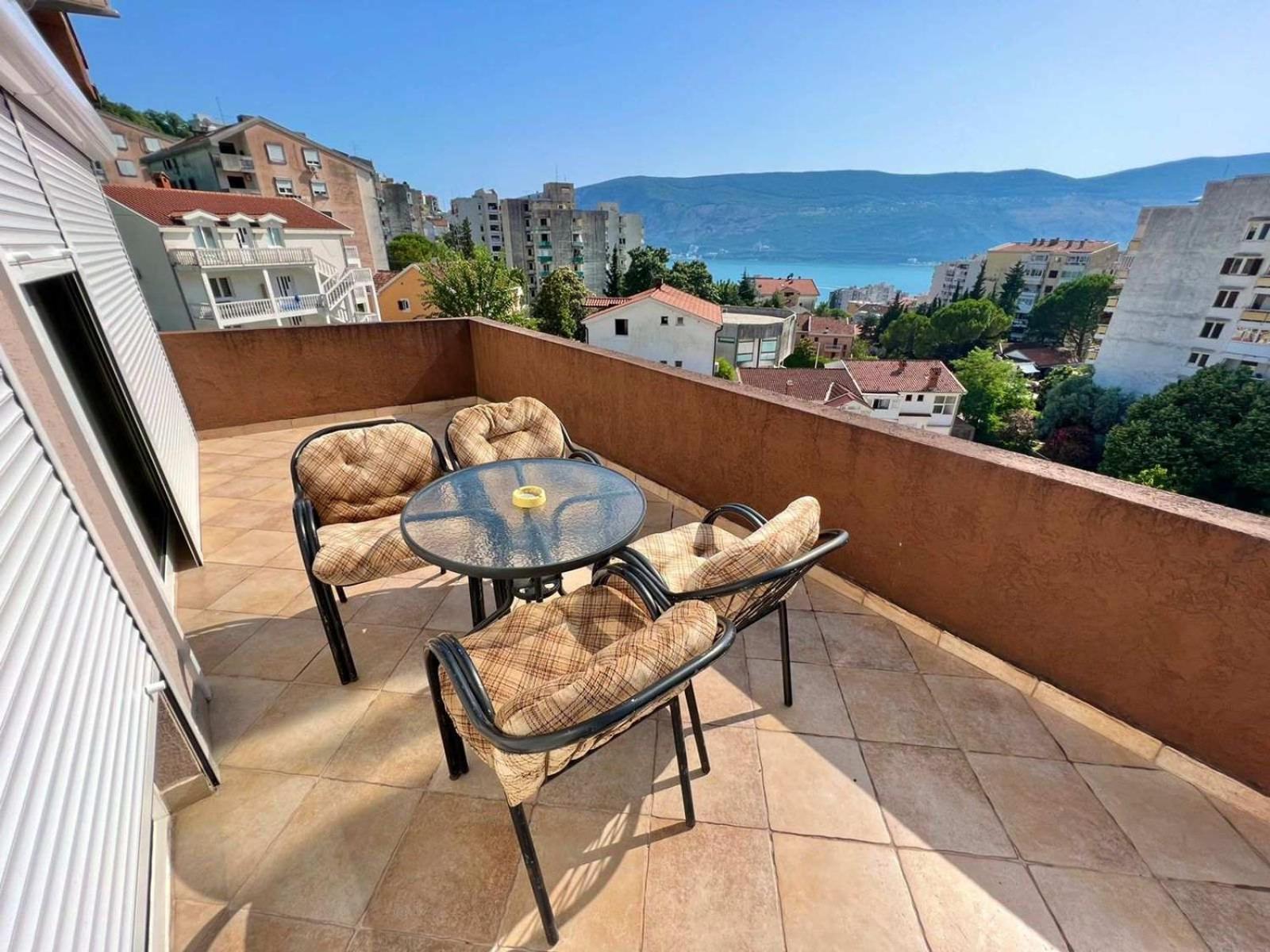 Lav Costas Apartment