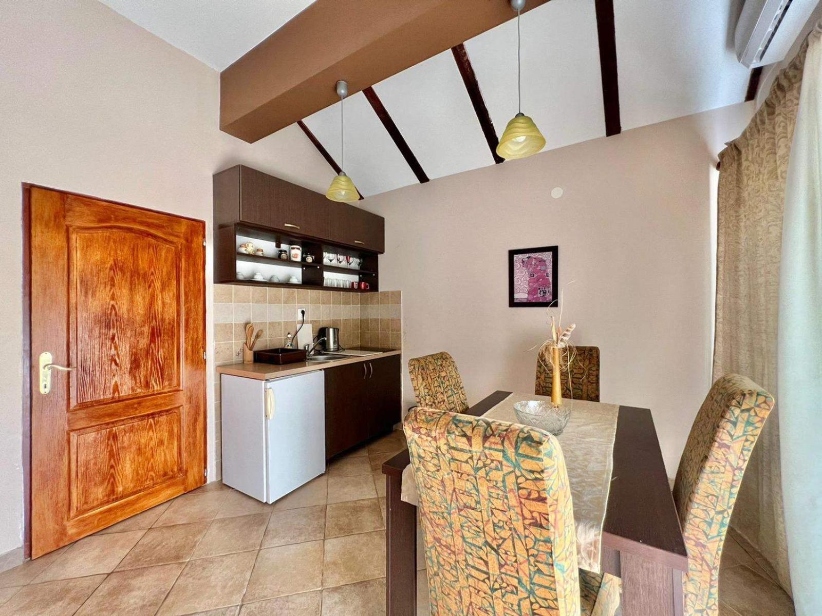 Lav Costas Apartment *